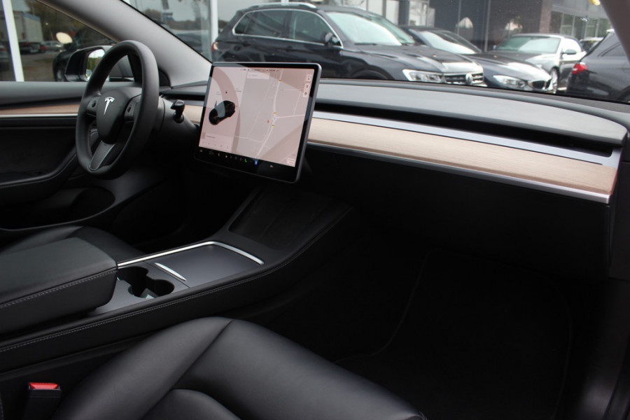 Tesla Model 3 Standard RWD Plus 60 kWh / SOH 90% / FACELIFT / Warmtepomp / Autopilot / Panoramadak / Camera / Leder / 18'' / Leder / Premium Audio