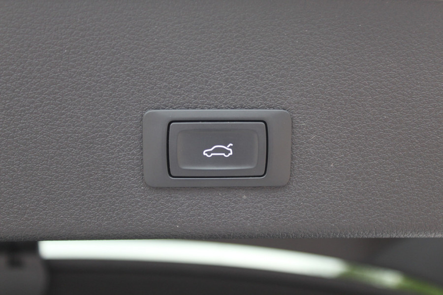 Audi e-tron Sportback 50 quattro S edition 71 kWh / SOH 93% / Panoramadak / Camera / Head-up / B&O / 20'' / Luchtvering / Keyless / CarPlay / Matrix LED / Stoelverwarming / DAB / ACC