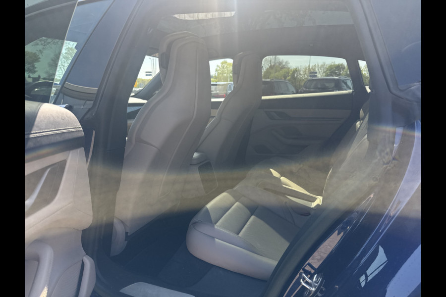 Porsche Taycan Cross Turismo 93 kWh / SOH 93,7% / Panoramadak / 360Camera / Luchtvering / Sportchrono / 20'' / Warmtepomp / Stoelverwarming 4x / DAB / CarPlay / Cruise Control