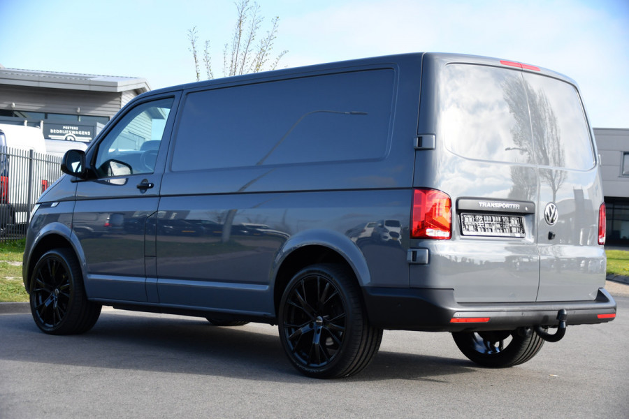 Volkswagen Transporter 2.0 TDI L1H1 30 Bulli Edition Virtual, Camera, Carplay, Stoelverwarming, 150pk, NAVI, Trekhaak, Sensoren, Uniek!