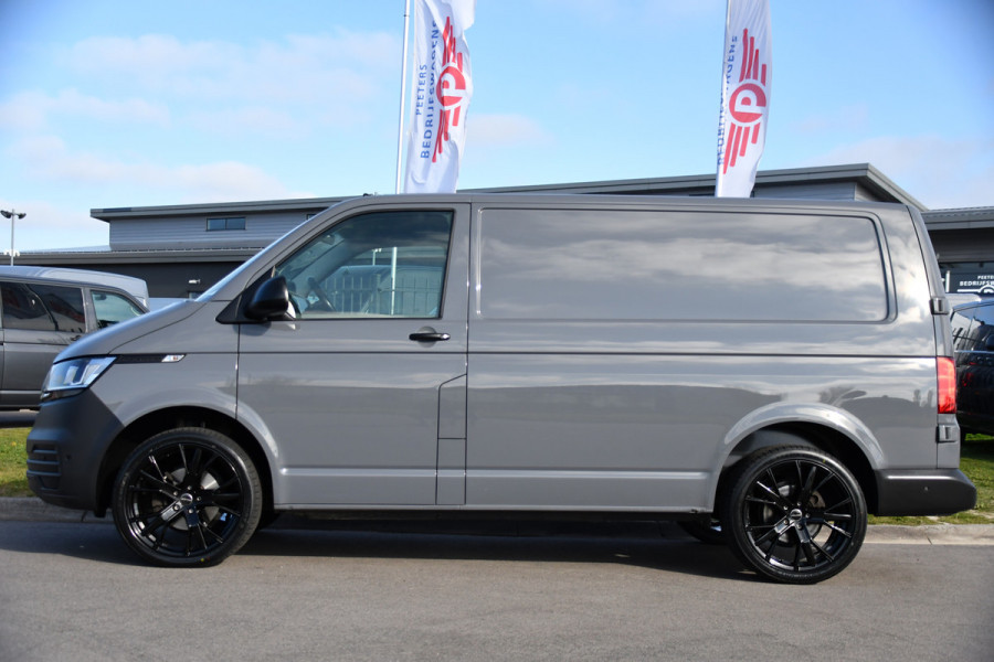 Volkswagen Transporter 2.0 TDI L1H1 30 Bulli Edition Virtual, Camera, Carplay, Stoelverwarming, 150pk, NAVI, Trekhaak, Sensoren, Uniek!