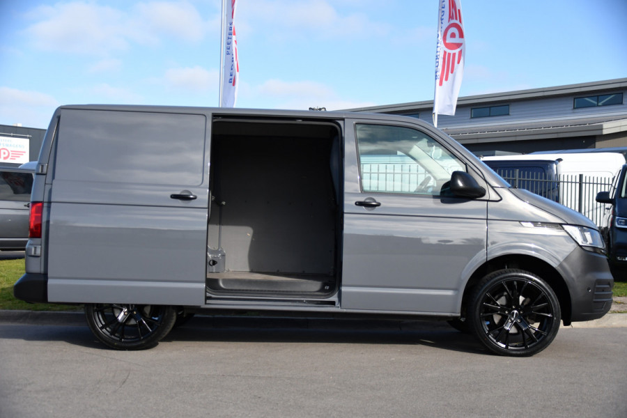 Volkswagen Transporter 2.0 TDI L1H1 30 Bulli Edition Virtual, Camera, Carplay, Stoelverwarming, 150pk, NAVI, Trekhaak, Sensoren, Uniek!