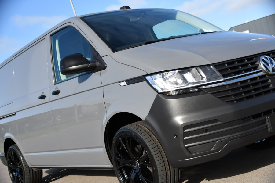 Volkswagen Transporter 2.0 TDI L1H1 30 Bulli Edition Virtual, Camera, Carplay, Stoelverwarming, 150pk, NAVI, Trekhaak, Sensoren, Uniek!