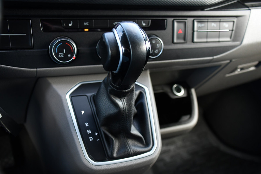 Volkswagen Transporter 2.0 TDI L1H1 30 Bulli Edition Virtual, Camera, Carplay, Stoelverwarming, 150pk, NAVI, Trekhaak, Sensoren, Uniek!