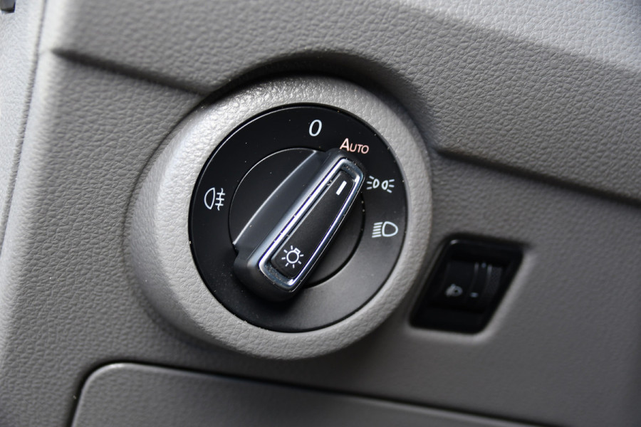 Volkswagen Transporter 2.0 TDI L1H1 30 Bulli Edition Virtual, Camera, Carplay, Stoelverwarming, 150pk, NAVI, Trekhaak, Sensoren, Uniek!