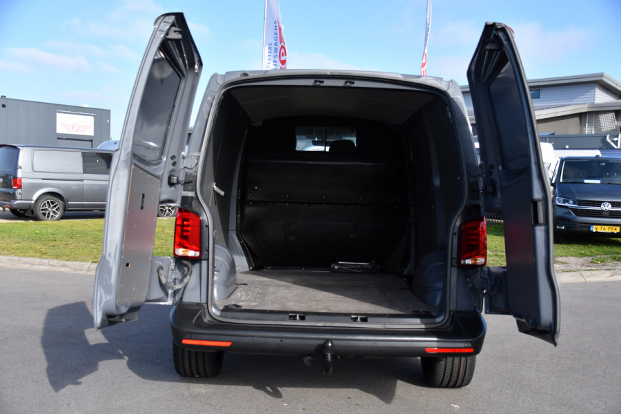 Volkswagen Transporter 2.0 TDI L1H1 30 Bulli Edition Virtual, Camera, Carplay, Stoelverwarming, 150pk, NAVI, Trekhaak, Sensoren, Uniek!