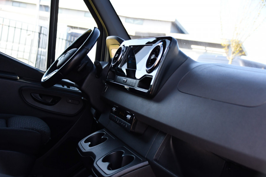 Mercedes-Benz Sprinter 319 3.0 CDI L2H1 DC PB Edition 360 Camera, Cruise, Carplay, LED, Stoelverwarming, 190pk, Automaat, Trekhaak, 3500kg Trekhaak, Standakachel,Uniek!