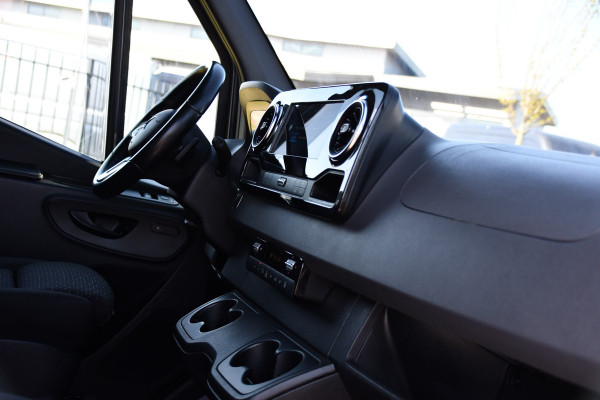 Mercedes-Benz Sprinter 319 3.0 CDI L2H1 DC PB Edition 360 Camera, Cruise, Carplay, LED, Stoelverwarming, 190pk, Automaat, Trekhaak, 3500kg Trekhaak, Standakachel,Uniek!