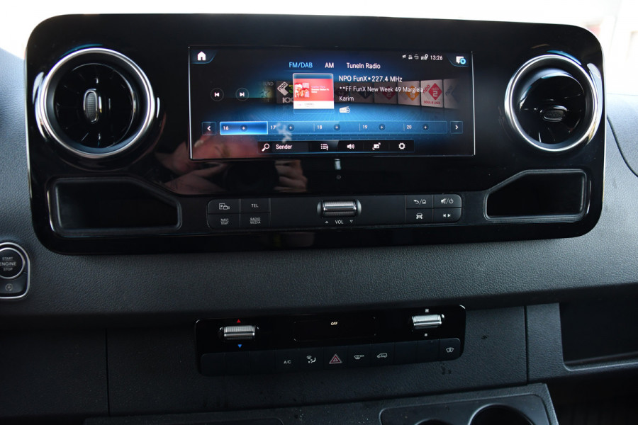 Mercedes-Benz Sprinter 319 V6 3.0 CDI L2H2 PB Edition Cruise, 360 Camera, Carplay, LED, 3500kg Trekhaak, 10,5'' Mbux, 190pk, Automaat, Voorruit verwarming, Uniek!