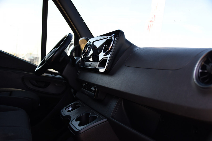 Mercedes-Benz Sprinter 319 V6 3.0 CDI L2H2 PB Edition Cruise, 360 Camera, Carplay, LED, 3500kg Trekhaak, 10,5'' Mbux, 190pk, Automaat, Voorruit verwarming, Uniek!