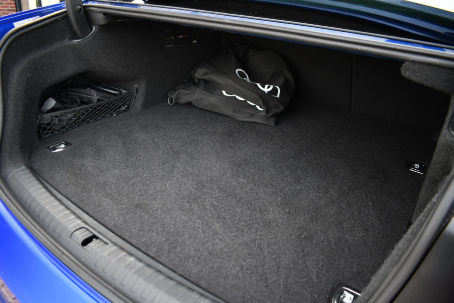 Audi A6 Limousine 55 TFSI e quattro Competition Pano Ultra-blau HUD ACC B&O