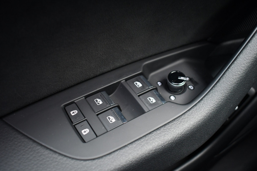 Audi A6 Limousine 55 TFSI e quattro Competition Pano Ultra-blau HUD ACC B&O