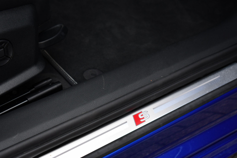 Audi A6 Limousine 55 TFSI e quattro Competition Pano Ultra-blau HUD ACC B&O