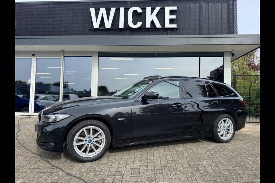 BMW 3 Serie Touring 320e Panorama XDrive Leder LED Stoelverw.