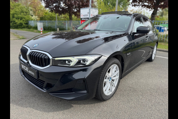 BMW 3 Serie Touring 320e Panorama XDrive Leder LED Stoelverw.