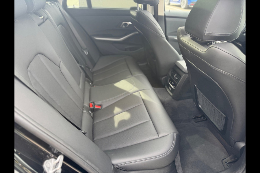 BMW 3 Serie Touring 320e Panorama XDrive Leder LED Stoelverw.