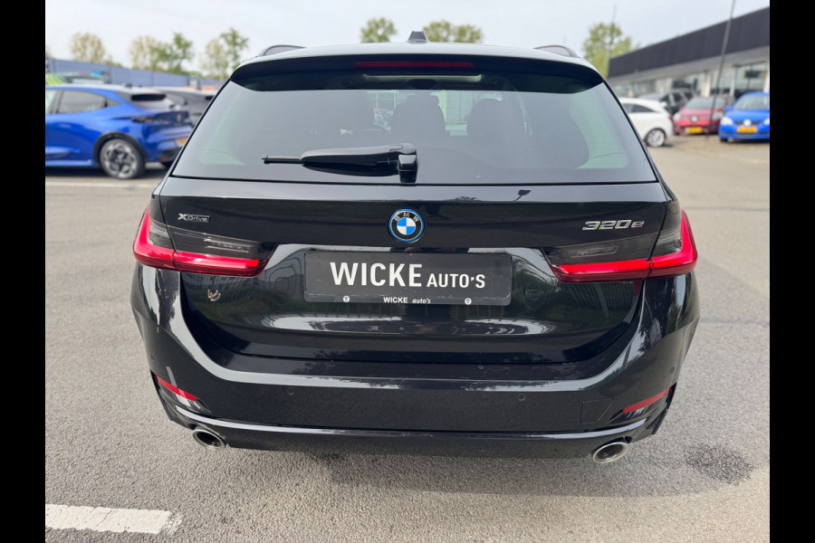 BMW 3 Serie Touring 320e Panorama XDrive Leder LED Stoelverw.