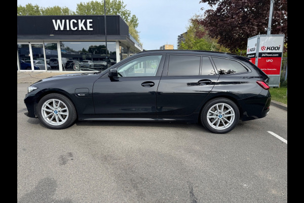 BMW 3 Serie Touring 320e Panorama XDrive Leder LED Stoelverw.
