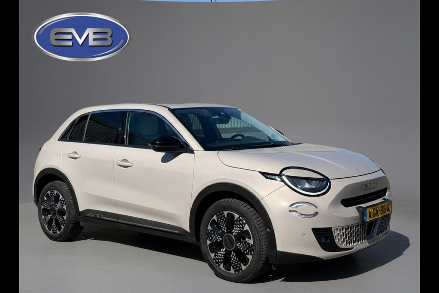 Fiat 600E La Prima 54 kWh, achteruitrijcamera,lederen interieur, stoelverwarming, 9360 km, 1 e eigenaar