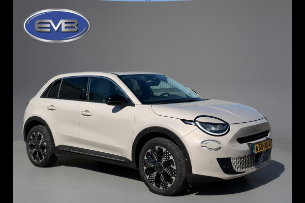 Fiat 600E La Prima 54 kWh, achteruitrijcamera,lederen interieur, stoelverwarming, 9360 km, 1 e eigenaar