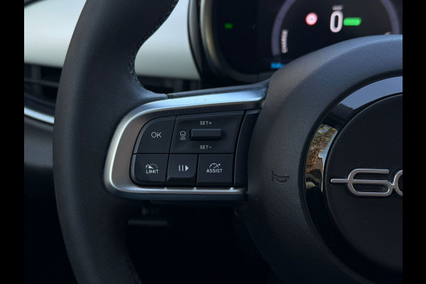 Fiat 600E La Prima 54 kWh, achteruitrijcamera,lederen interieur, stoelverwarming, 9360 km, 1 e eigenaar