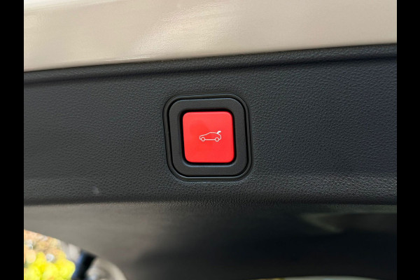 Fiat 600E La Prima 54 kWh, achteruitrijcamera,lederen interieur, stoelverwarming, 9360 km, 1 e eigenaar