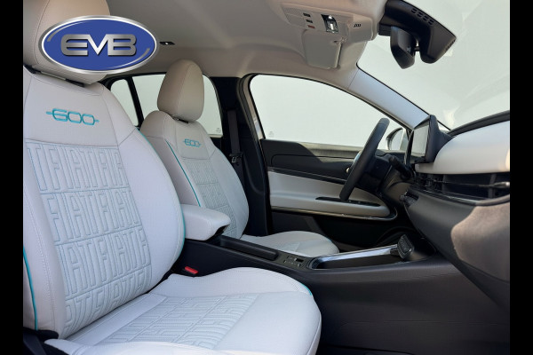 Fiat 600E La Prima 54 kWh, achteruitrijcamera,lederen interieur, stoelverwarming, 9360 km, 1 e eigenaar