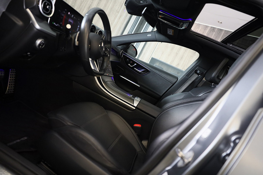 Mercedes-Benz C-Klasse 300 e AMG 63 Look / Massage / Burmester / Head Up / 360 Camera / Acc / Elek Stoelen / Open Pano / 20 Inch