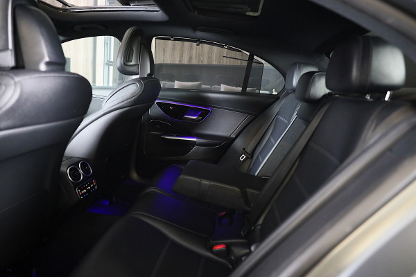 Mercedes-Benz C-Klasse 300 e AMG 63 Look / Massage / Burmester / Head Up / 360 Camera / Acc / Elek Stoelen / Open Pano / 20 Inch