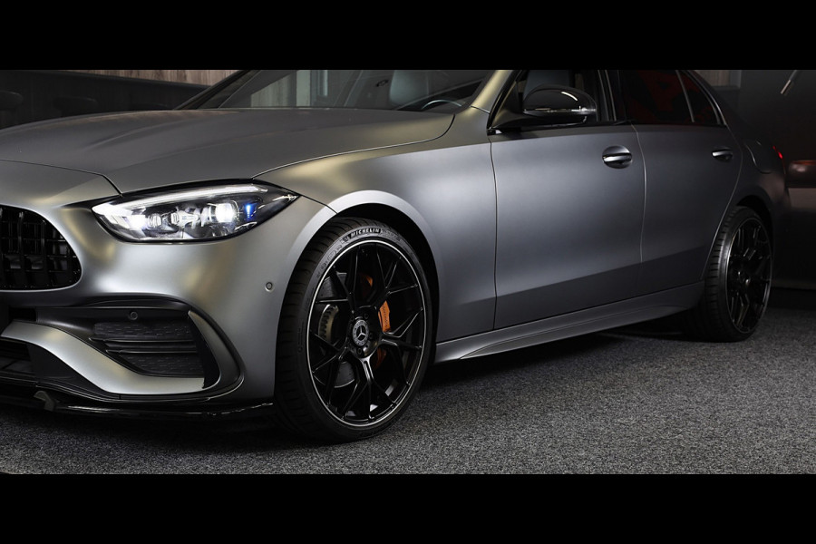 Mercedes-Benz C-Klasse 300 e AMG 63 Look / Massage / Burmester / Head Up / 360 Camera / Acc / Elek Stoelen / Open Pano / 20 Inch