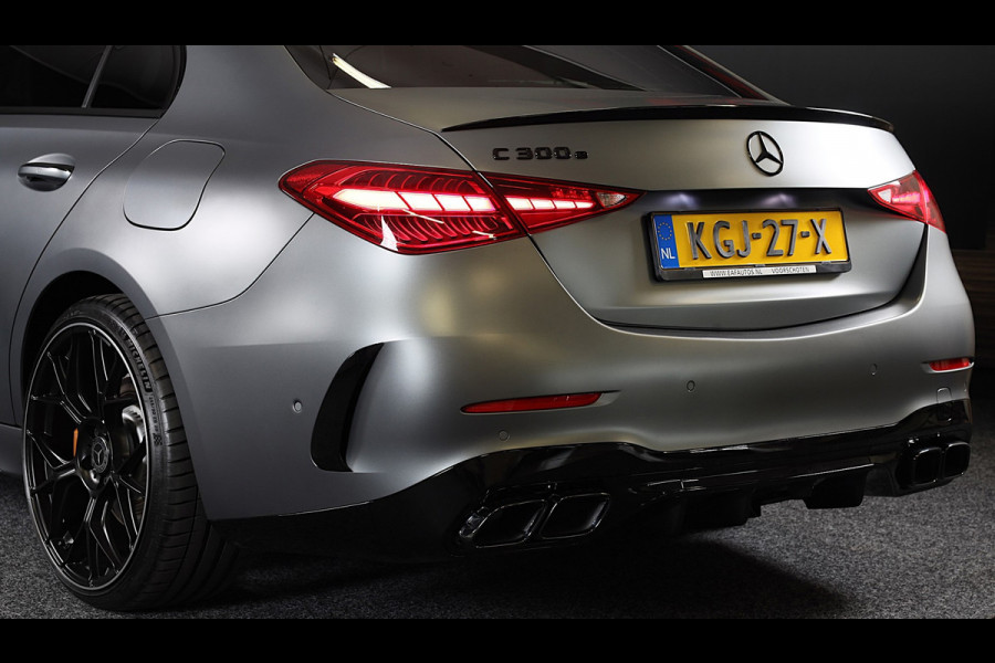 Mercedes-Benz C-Klasse 300 e AMG 63 Look / Massage / Burmester / Head Up / 360 Camera / Acc / Elek Stoelen / Open Pano / 20 Inch