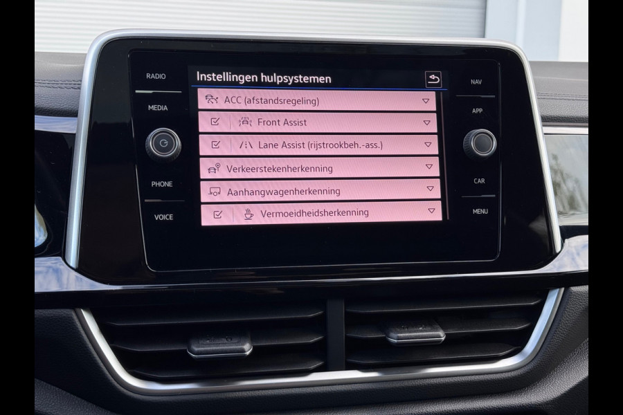 Volkswagen T-Roc 1.5 TSI 3x R-Line Pano/Camera/AppleCarPlay