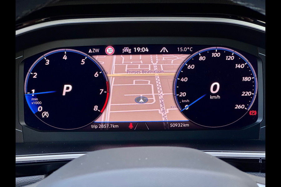 Volkswagen T-Roc 1.5 TSI 3x R-Line Pano/Camera/AppleCarPlay