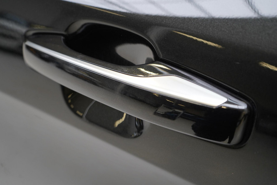 Lynk & Co 01 1.5 | Zwart optiek | Panoramadak | Navigatie | Memory | Apple CarPlay