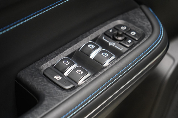 Lynk & Co 01 1.5 | Zwart optiek | Panoramadak | Navigatie | Memory | Apple CarPlay