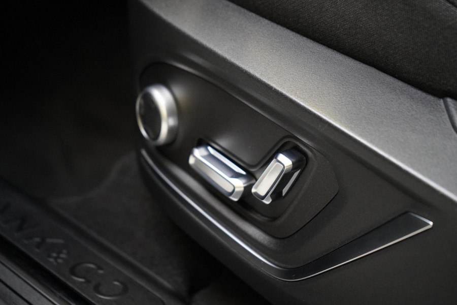 Lynk & Co 01 1.5 | Zwart optiek | Panoramadak | Navigatie | Memory | Apple CarPlay