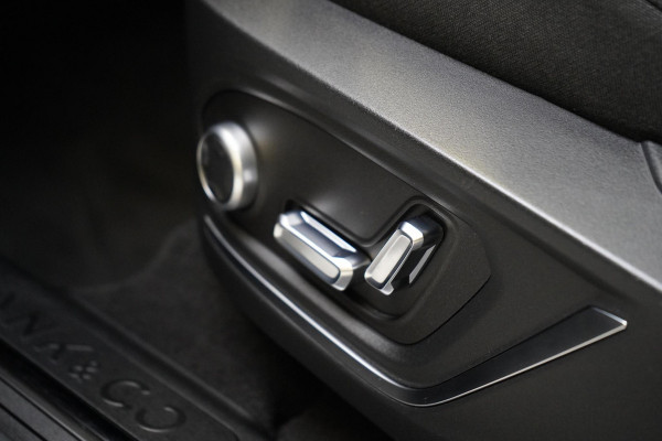 Lynk & Co 01 1.5 | Zwart optiek | Panoramadak | Navigatie | Memory | Apple CarPlay