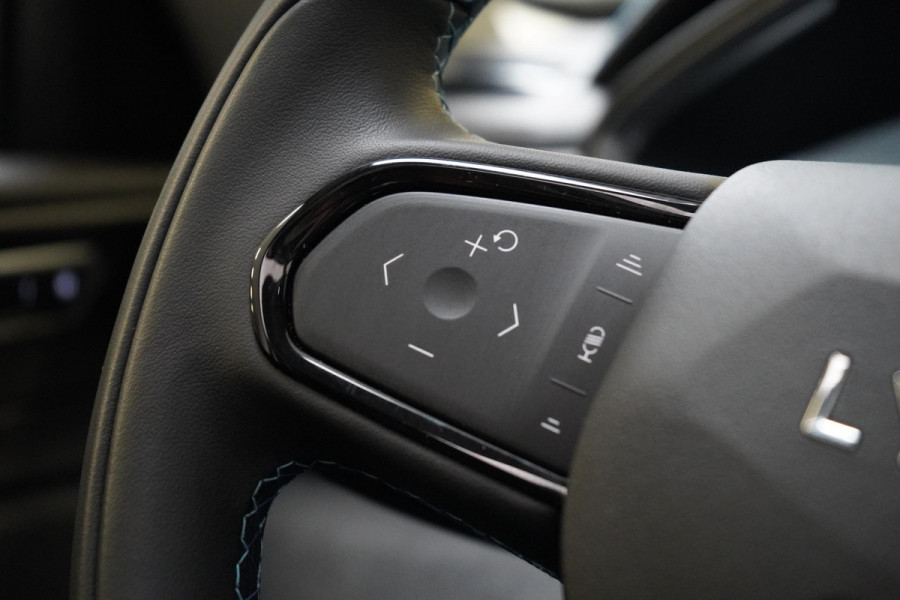 Lynk & Co 01 1.5 | Zwart optiek | Panoramadak | Navigatie | Memory | Apple CarPlay