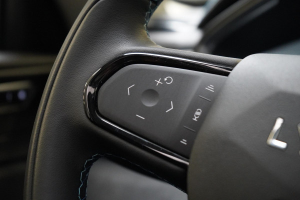 Lynk & Co 01 1.5 | Zwart optiek | Panoramadak | Navigatie | Memory | Apple CarPlay