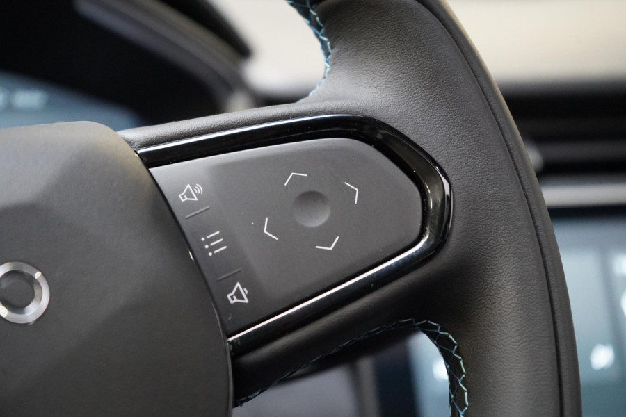 Lynk & Co 01 1.5 | Zwart optiek | Panoramadak | Navigatie | Memory | Apple CarPlay