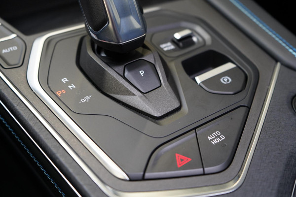 Lynk & Co 01 1.5 | Zwart optiek | Panoramadak | Navigatie | Memory | Apple CarPlay