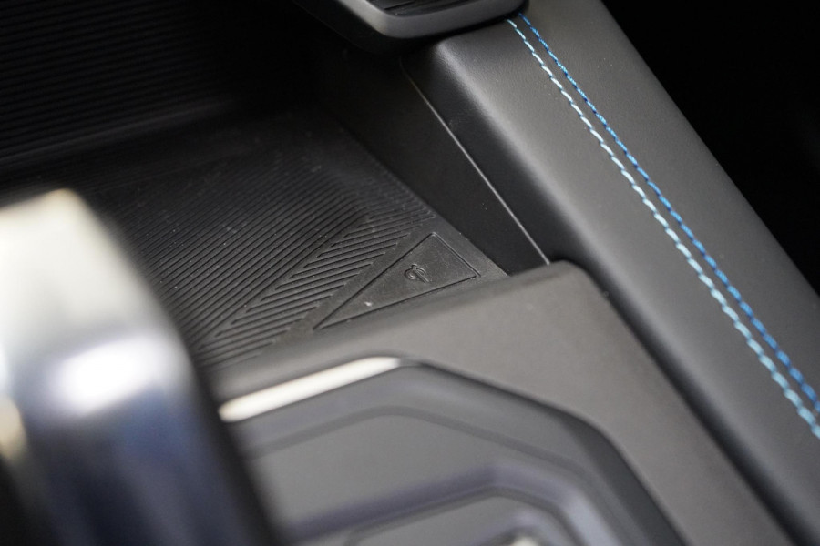 Lynk & Co 01 1.5 | Zwart optiek | Panoramadak | Navigatie | Memory | Apple CarPlay