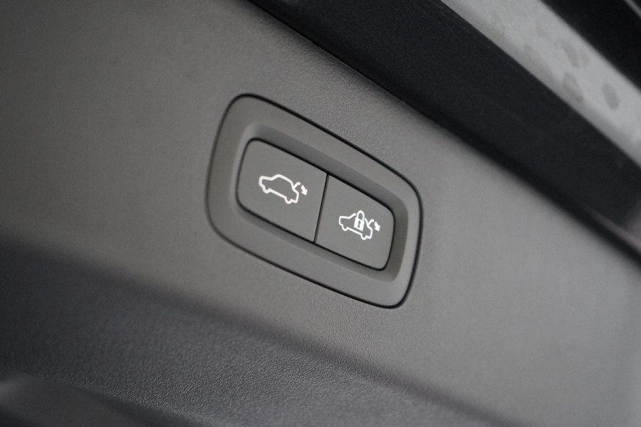 Lynk & Co 01 1.5 | Zwart optiek | Panoramadak | Navigatie | Memory | Apple CarPlay