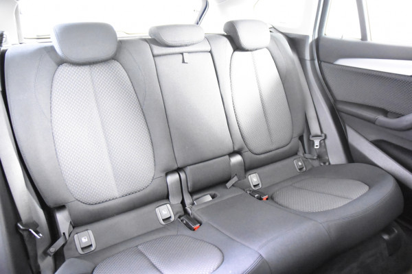 BMW X1 sDrive18i *1ste eigenaar*Navigatie*Standkachel*PDC*