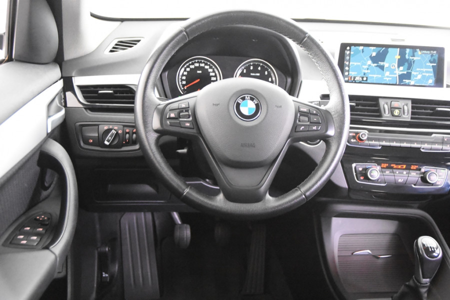 BMW X1 sDrive18i *1ste eigenaar*Navigatie*Standkachel*PDC*