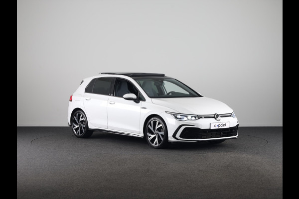 Volkswagen Golf 1.5 eTSI R-Line 150 pk Automaat (DSG) | Navigatie | Panoramadak | Parkeersensoren (Park assist) | Achteruitrijcamera | Stoelverwarming | R-Line |