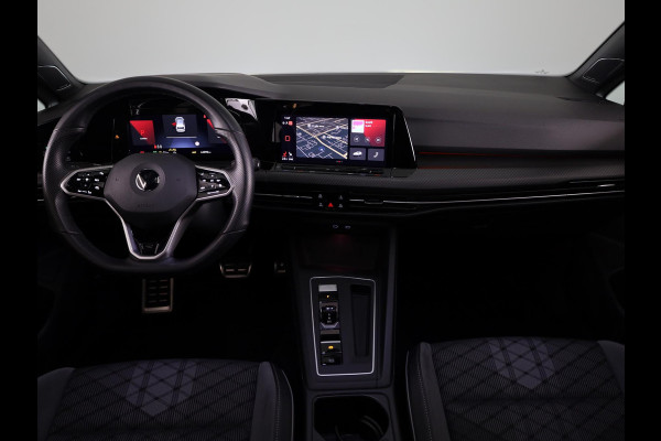 Volkswagen Golf 1.5 eTSI R-Line 150 pk Automaat (DSG) | Navigatie | Panoramadak | Parkeersensoren (Park assist) | Achteruitrijcamera | Stoelverwarming | R-Line |