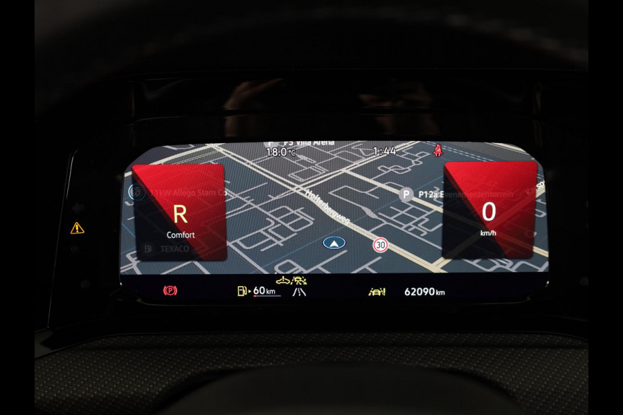 Volkswagen Golf 1.5 eTSI R-Line 150 pk Automaat (DSG) | Navigatie | Panoramadak | Parkeersensoren (Park assist) | Achteruitrijcamera | Stoelverwarming | R-Line |