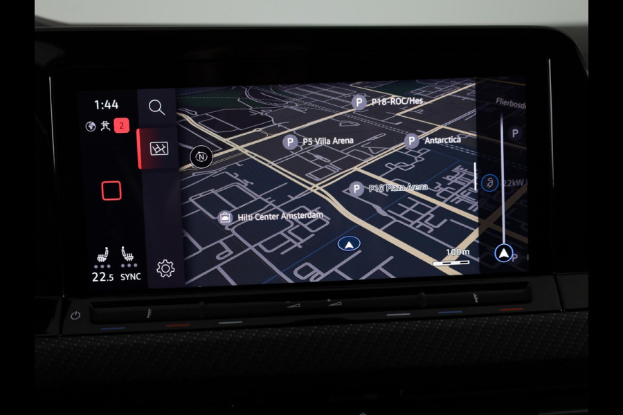 Volkswagen Golf 1.5 eTSI R-Line 150 pk Automaat (DSG) | Navigatie | Panoramadak | Parkeersensoren (Park assist) | Achteruitrijcamera | Stoelverwarming | R-Line |