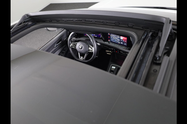 Volkswagen Golf 1.5 eTSI R-Line 150 pk Automaat (DSG) | Navigatie | Panoramadak | Parkeersensoren (Park assist) | Achteruitrijcamera | Stoelverwarming | R-Line |